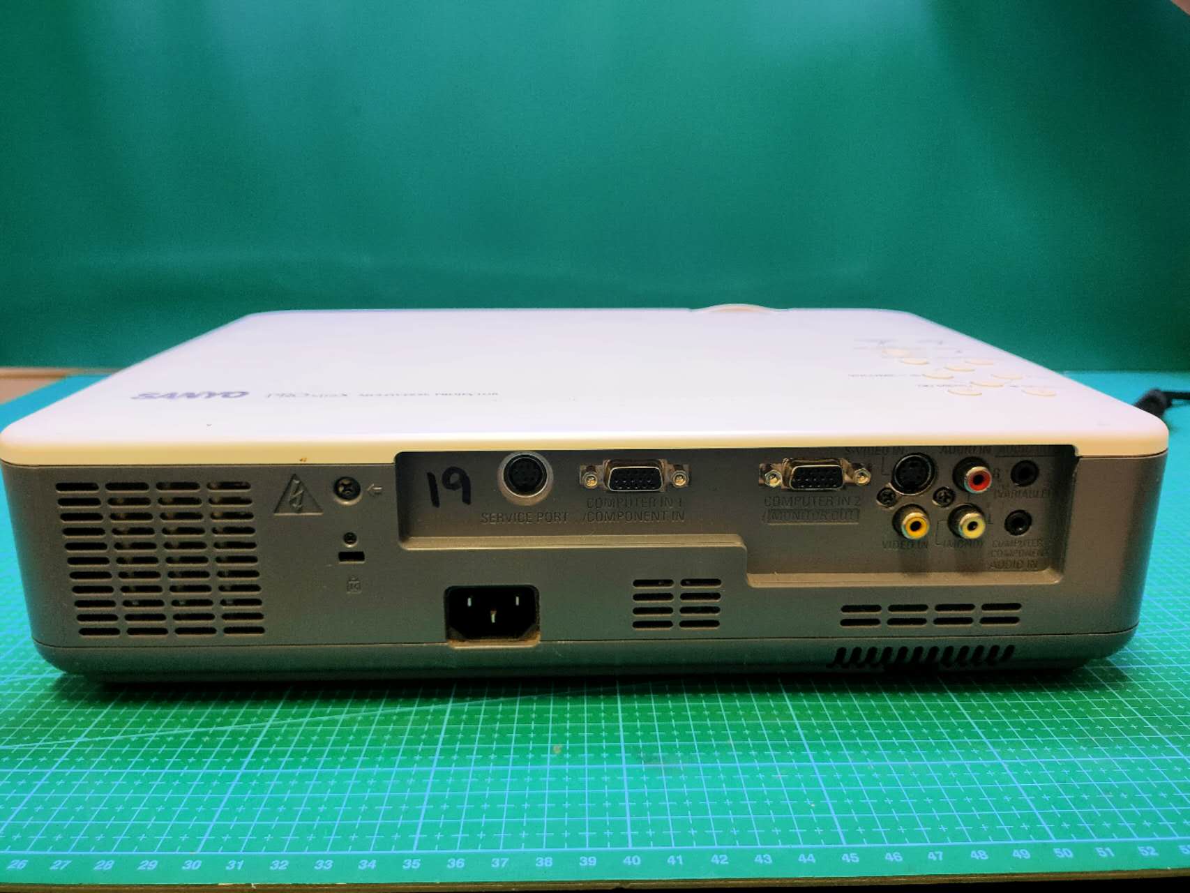 Projector Sanyo PLC-XU75 For Home Use Projectors