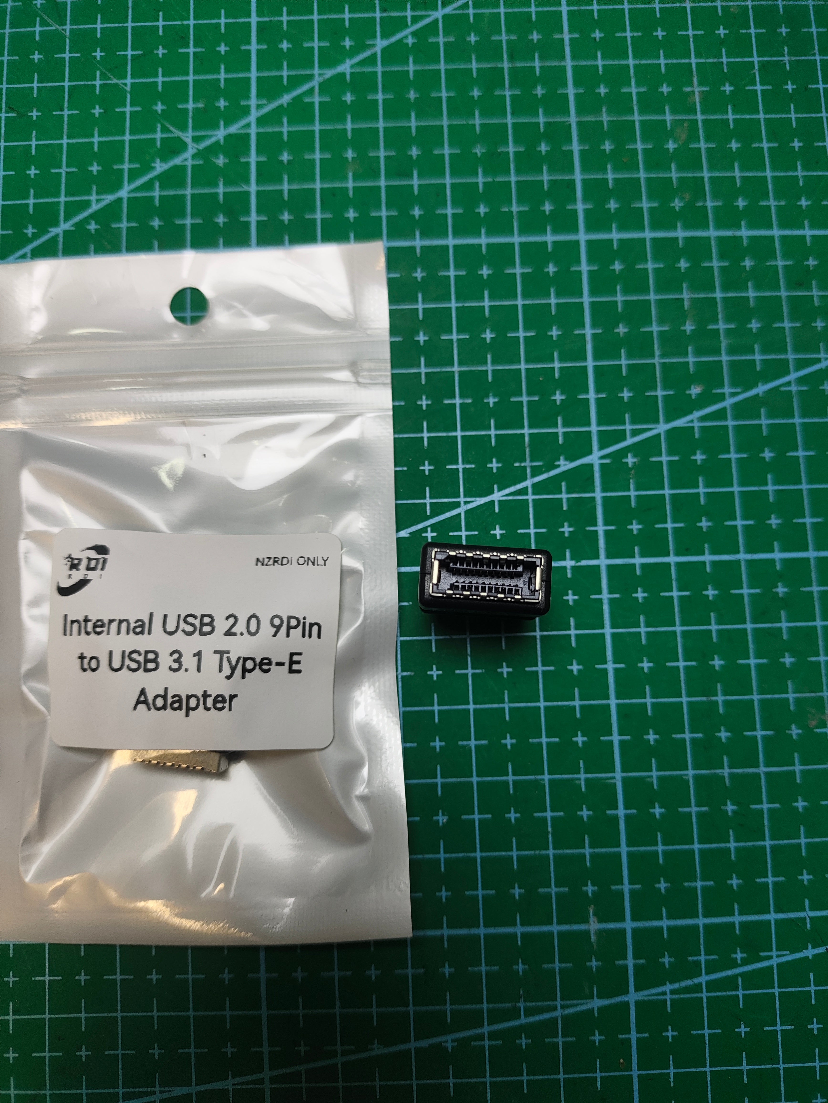 Internal USB 2.0 9Pin to USB 3.1 Type-E Adapter - use-case or included-part detail