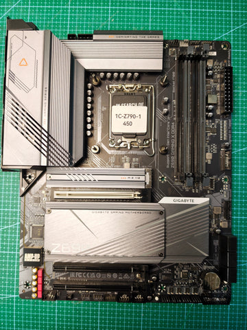 GIGABYTE Z690 motherboard - alternate full board view