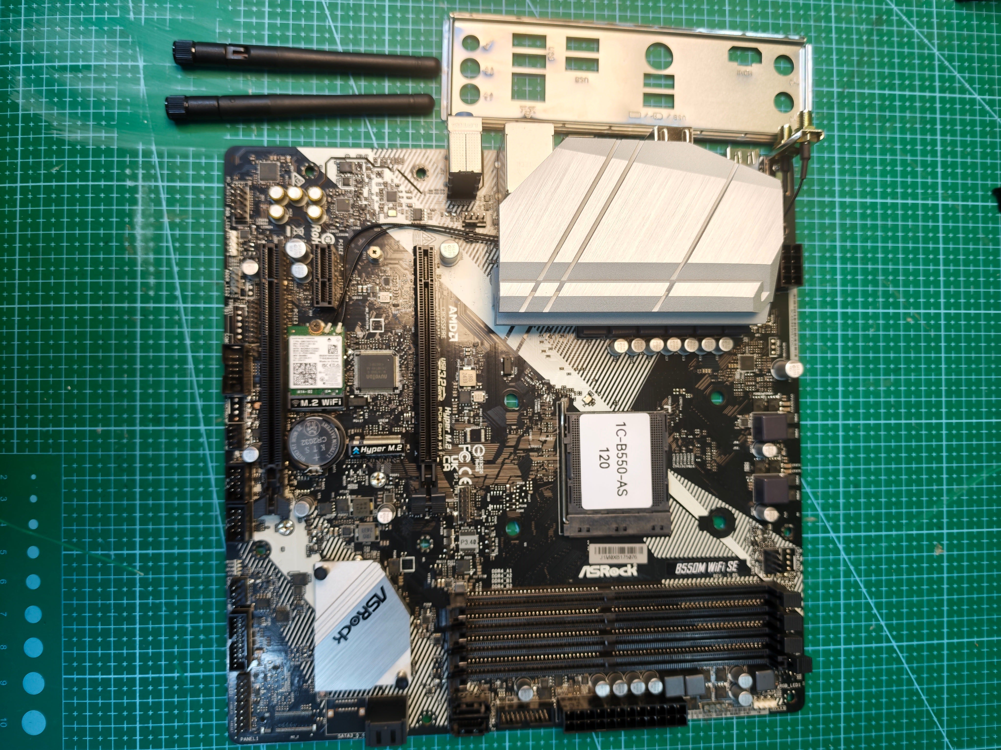 ASRock B550 Motherboard AMD Ryzen AM4 Socket / A520 B450 A320 - full board, I/O shield and Wi-Fi antennas