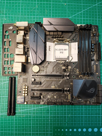 ASUS ROG Strix Z370-G Gaming (Wi-Fi AC) Micro-ATX motherboard with I/O shield and two Wi-Fi antennas