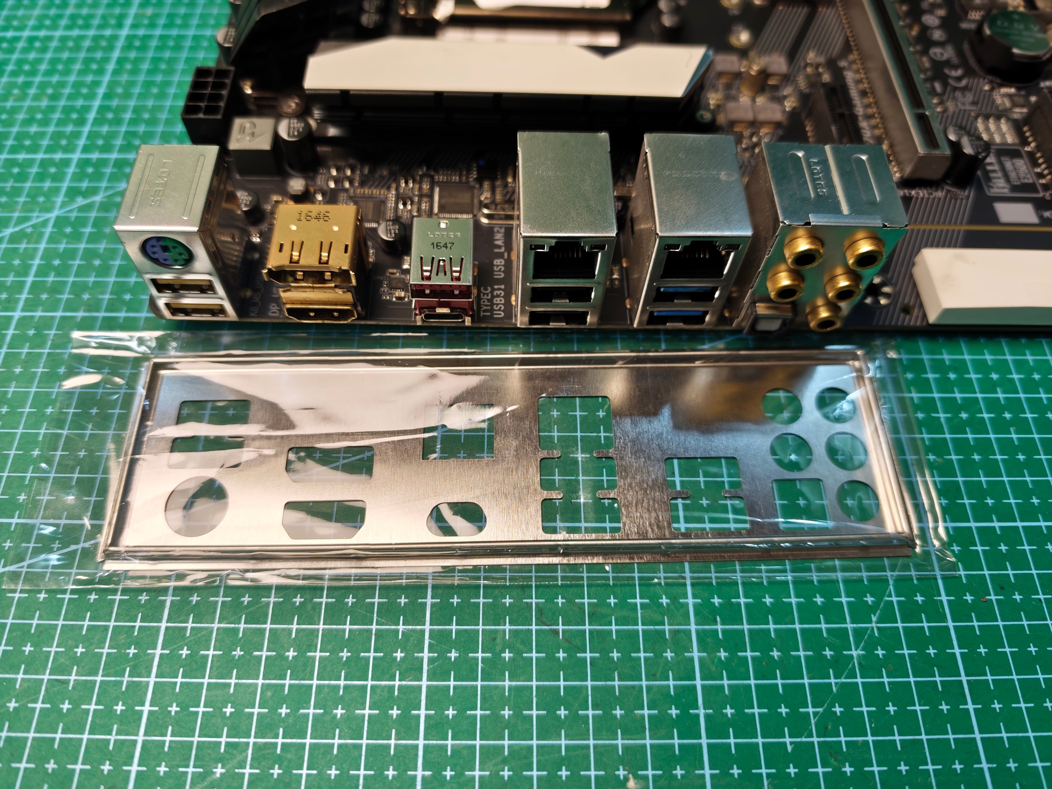 GIGABYTE Z270 motherboard - rear ports and I/O shield detail