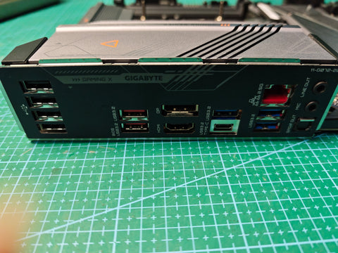 GIGABYTE Z690 motherboard - rear I/O detail