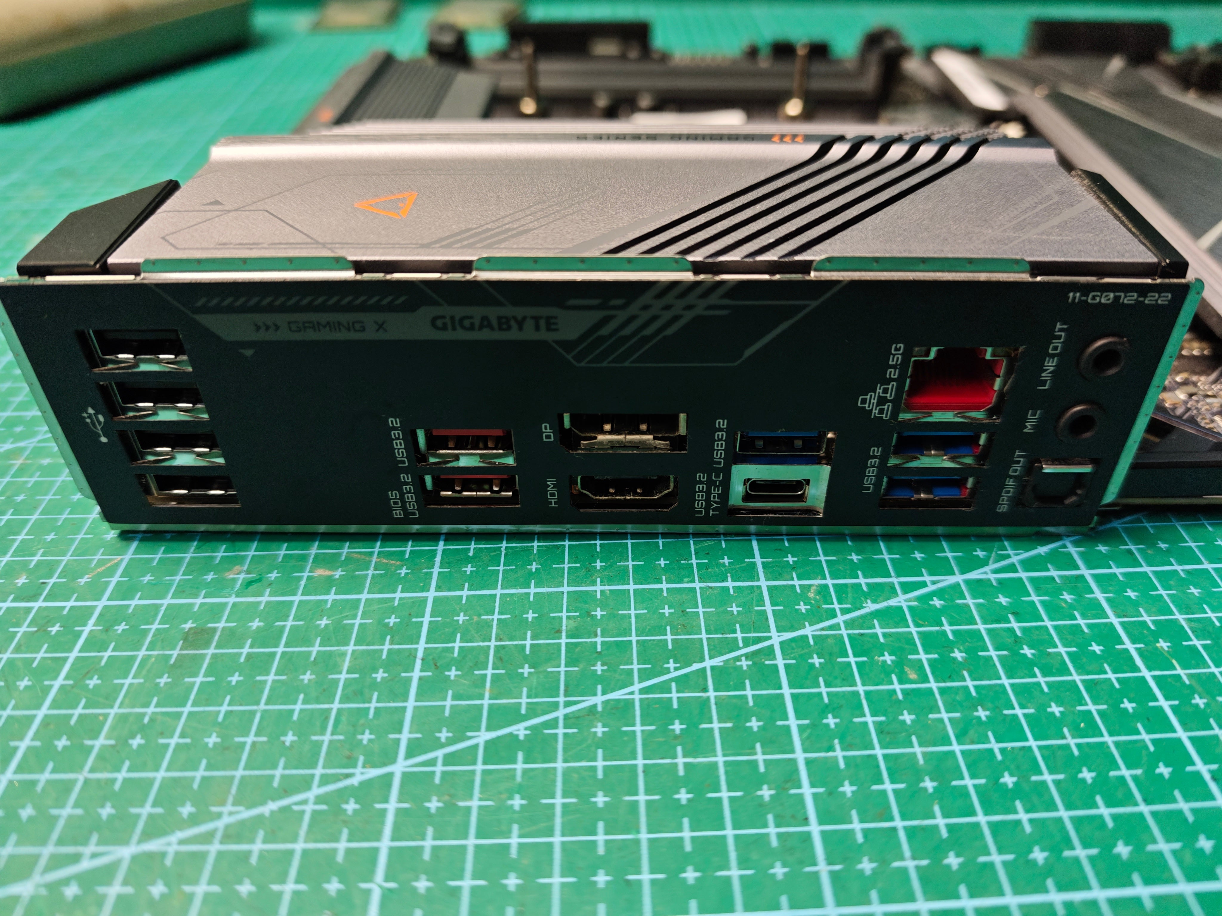GIGABYTE Z690 motherboard - alternate rear I/O detail